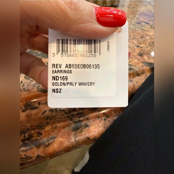 Chanel Women's Earrings Drop Gold Pearls Crystals Studs Luxury Designer NEW - Picture 9 of 9